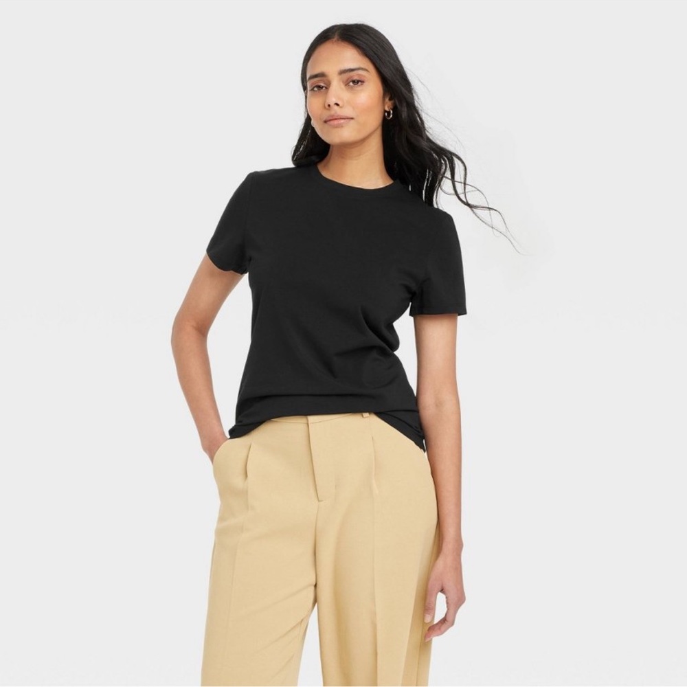 NWOT Black Short Sleeve T-Shirt